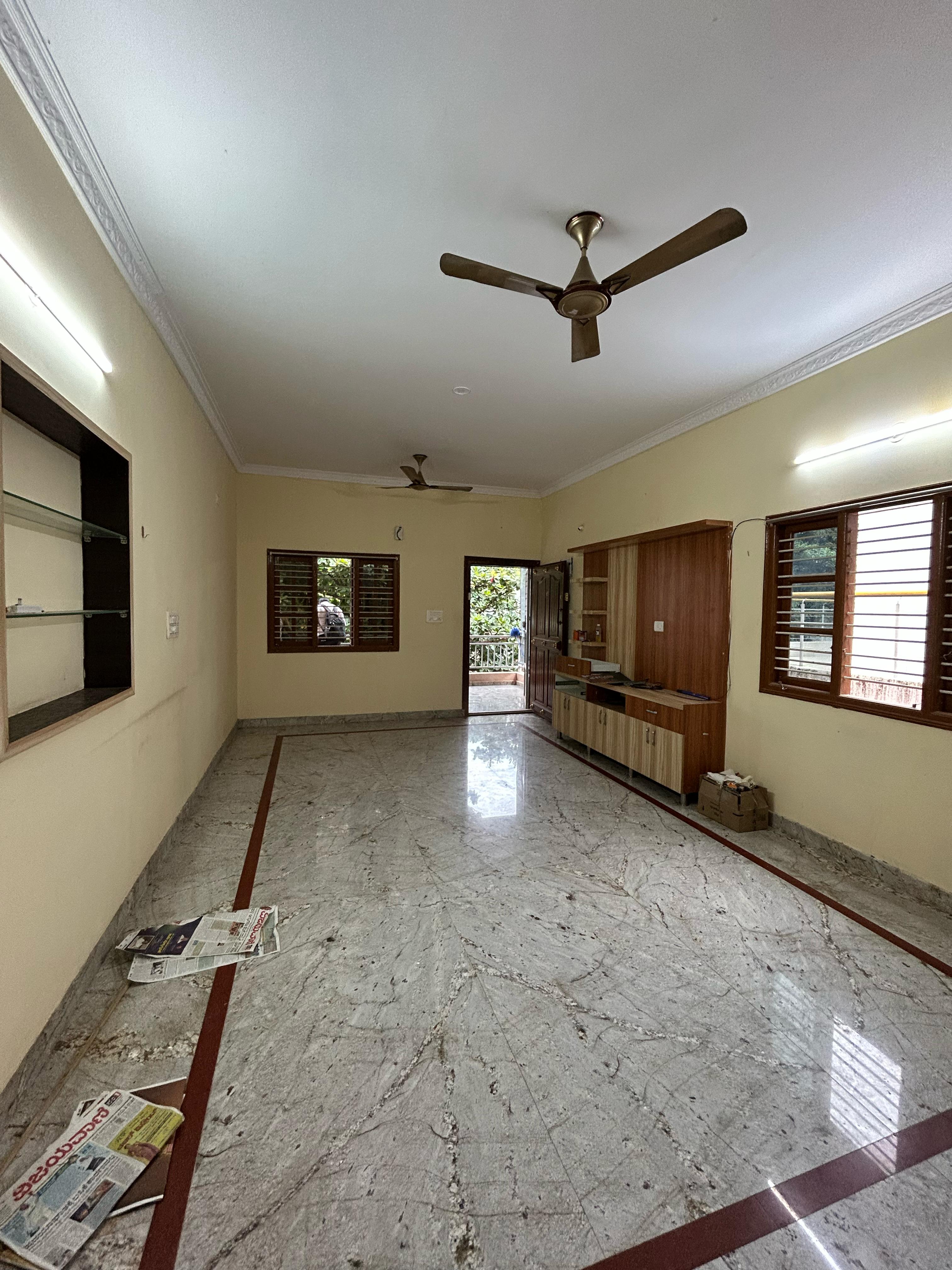 INDEPENDENT BUILDING